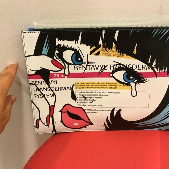 AW18 EYES LEATHER CLUTCH HANDBAG #MOSCHINOEYES - Picture 9 of 12
